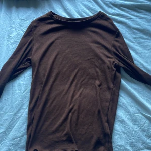 Brun tröja  - Storlek xs sparsamt använd, sitter tjat och är brun