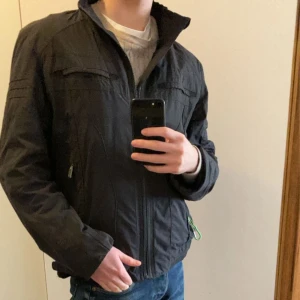 Field jacka - Hugo boss vår jacka inga tecken på användning