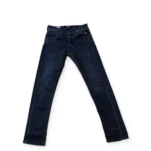Skicket är 9/10 fina replay jeans modell grover