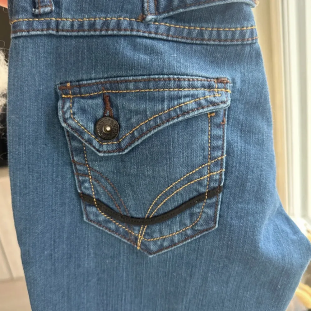 Helt nya low waist jeans  Stl 34. Jeans & Byxor.