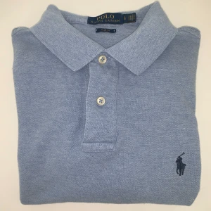 Ralph lauren pike - Storlek L men passar S | Väldigt bra skick 9/10 inga defekter | Perfekt inför våren | Fråga vid minsta fundering