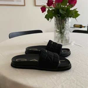 Gant sandaler - Sandaler/flipflops. Lite slitna intill men endast ytligt. Jätte skön sula! 