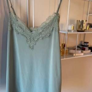 Grönt spetslinne - Jättefint linne, aldrig använt