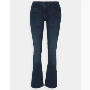 LTB jeans  - Säljer mina mörkblåa LTB jeans i modellen VALERIE (den som e populär bland LTB) säljer för att jag inte har någon användning av dom längre💗 