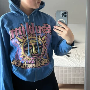 Siphoodie - Siphoodie men coolt tryck på. Bra skick och är i storlek xs men passar även S och säkert större.(är storlek s sjölv) 