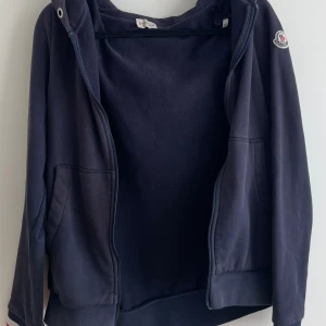 Moncler hoodie  - Moncler hoodie  7/10  Pris går att diskutera 