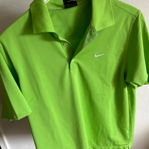  Nike tröja pike  - Mått : S den är använd ett par gånger 