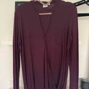 Blus - Storlek xs  Lila/vinröd