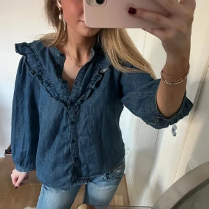 Jeans blus - Jätte fin jeans blus från Lindex! ❤️