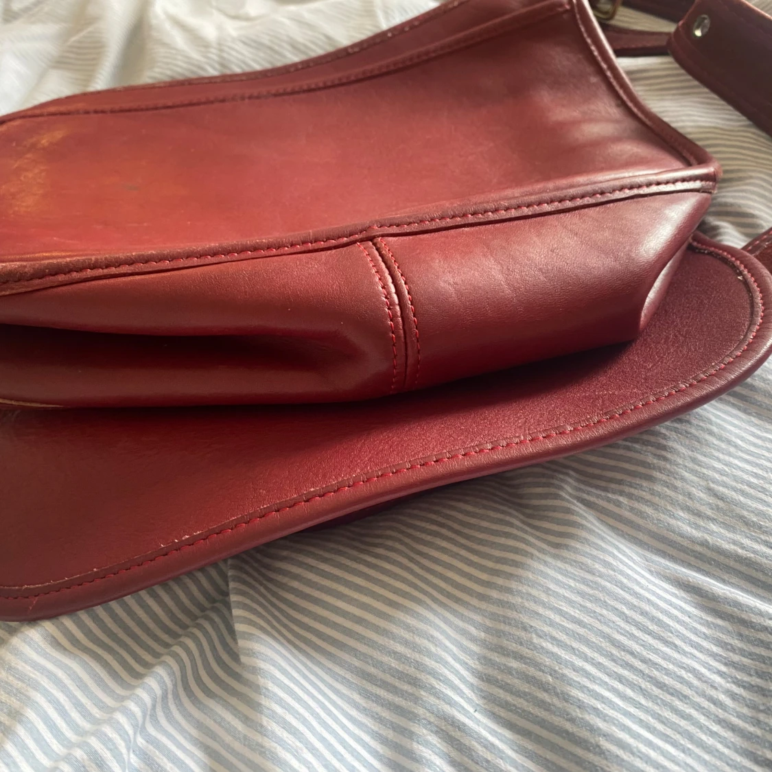 Röd väska  - 92
