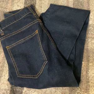 skinny jeans  - mörk blå skinny jeans, tyvärr för långa för mig som är 1,62. nyskick i stolek 36 long 