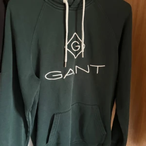 Gant hoodie - Använd men bra skick Strl s men passar mig som är M