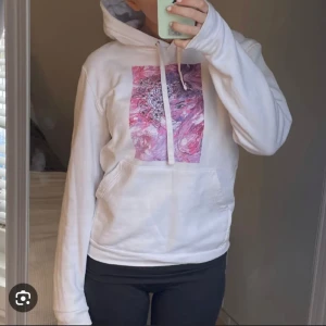 Hoodie - Säljer denna thecoolelephant hoodie som jag inte använder. Den är som ny! Skicka om du vill ha fler bilder! 😇😇😇