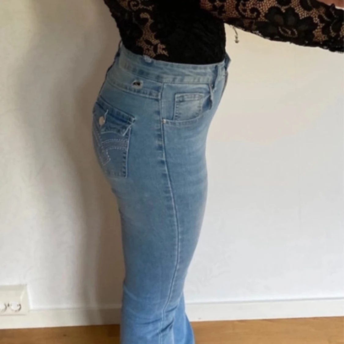 Singoalla med stringbody i spets - 90