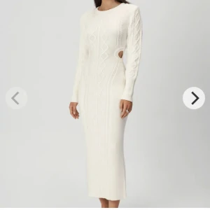 Adoore novara Maxi dress - Slutsåld, adoore Novara Maxi dress i väldigt fint skick. Använd till jobbet 2 gånger och utan några anmärkningar. 