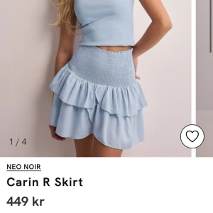 Neo noir volangkjol<3 - Storlek 34 men väldigt stretchig i midjan💞