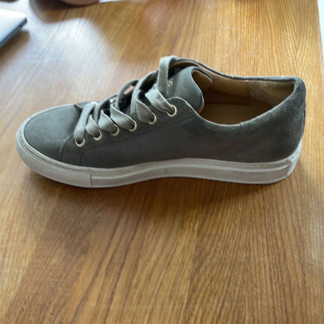 Sneakers  - 90