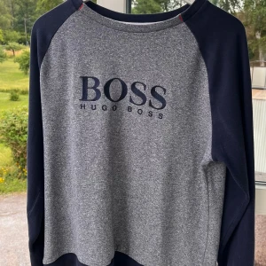 HUGO BOSS Sweatshirt  - Storlek Medium.  Mycket bra skick.  