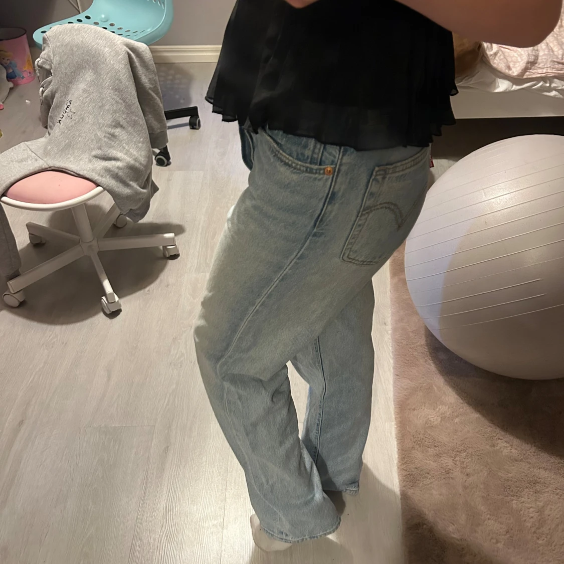 Levi’s jeans - 90