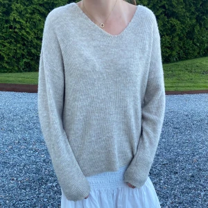 Stickad tröja - Säljer denna fina stickade tröja från veromoda i storlek xs💓