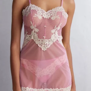 Intimissimi nattlinne  - Helt oanvänd Intimissimi nattlinne har haft den jätte länge och har aldrig kommit till användning. Köpt för 599kr, storleken är M men passar mig som har S också🩷