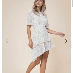 Assymetric dress - Assymetric dress i storlek 36, säljer för 900 