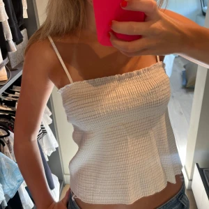 Topp - Jätte fin topp från mango🤍🤍passar xs-m då den är väldigt stretchig🥰