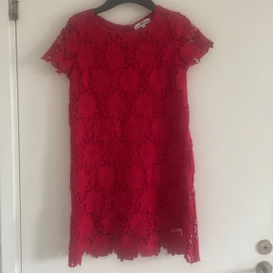 Röd klänning  - En vacker röd klänning ❤️Om ni har några frågor om klänning  skriv👗 