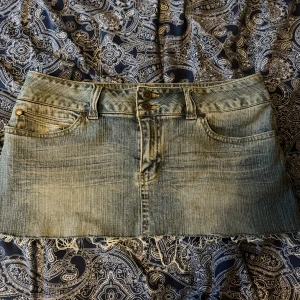 Mini jeanskjol! - Söt jeanskjol som tyvärr är för stor.