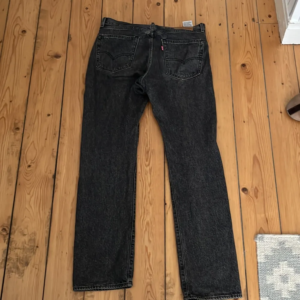 Levis jeans som är sparsamt använda, w32 L34. Bara att skriva vid funderingar.. Jeans & Byxor.