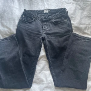 Jeans - I ett riktigt bra skick! Andvända få gånger, säljer dessa för att dom inte kommer till andvändning! Hör av er för fler bilder