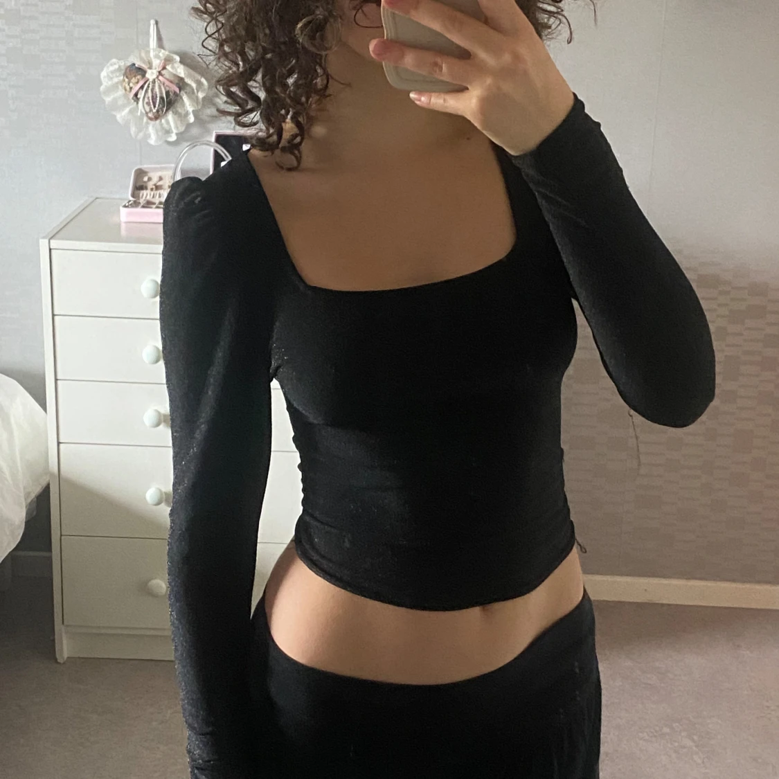 Svart glittrig tröja med square neck från Gina Tricot