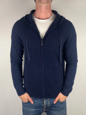 Emilio sarto kashmir hoodie - Storlek: S || Skick: nytt skick|| Nypris: Ca 3000kr || Följ för liknande produkter 🌊🍾