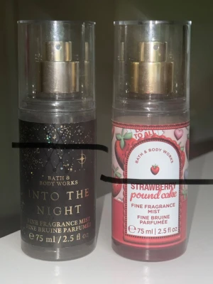 Bath & Body Works Fine Fragrance Mist - Två doftmister från Bath & Body Works: 'Into The Night' och 'Strawberry Pound Cake'🍓🍰Jag har markerat med det svarta strecket hur mycket som finns kvar av dem! Sammanlagt kostar dom 50 kr❤️säljs pga att jag flyttar