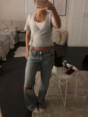 Baggy jeans låg midja Zara, trf wide leg Zara  - Skitsnygga baggy jeans med låg midja ifrån Zara, säljer då jag inte längre använder 