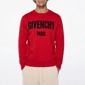 Givenchy Tröja Röd Herr XL - Högkvalitativ replika  Storlek: XL Pris: 699kr Leverans: Skickas inom 24 timmar Lager: Begränsat antal