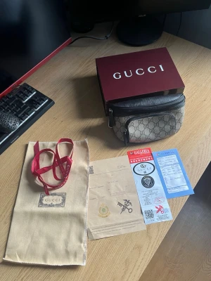 Gg magväska - Säljer en gg magväska i nyskick, använd ett fåtal gånger. Alla tillbehör följer med. Vid fler bilder/frågor är det bara att höra av sig, pris kan diskuteras.