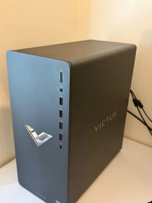 Stationär gaming dator priser kan diskuteras  - Säljer en bärbar dator utrustad med NVIDIA GeForce RTX 3050 grafikkort. Perfekt för gaming och kreativa projekt. Datorn har en modern design tv kan följa med om man vill den kostar 1300 kr 