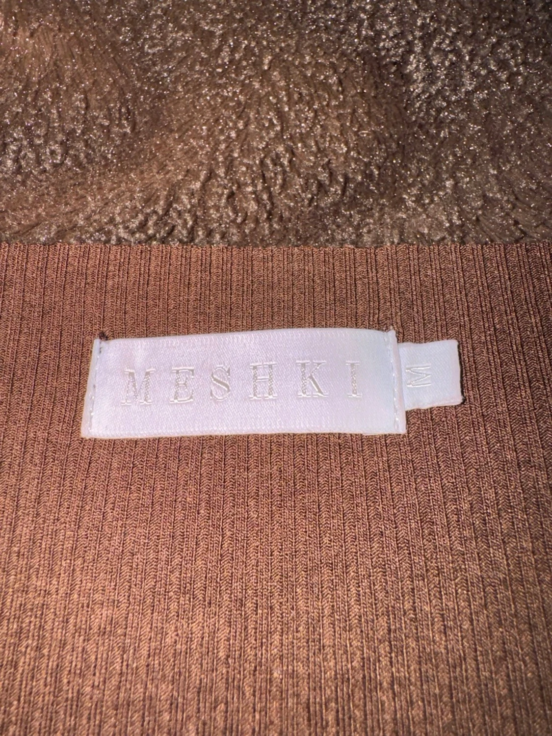 Brun ribbad body från Meshki - 1