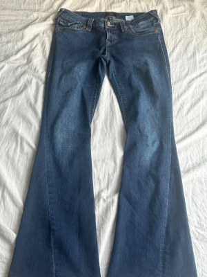 True religion jeans - Ett par true religion jeans, bra skick, fråga bara om du har några frågor💕