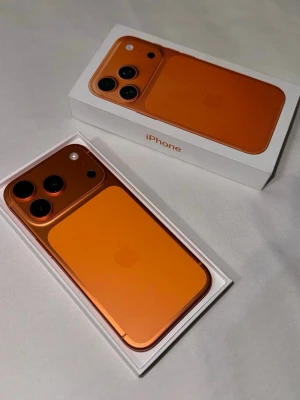 iPhone 17 pro max - En iPhone som kommer med alla tillbehör o funkar super bra vid frågor är de bara att skriva!😀
