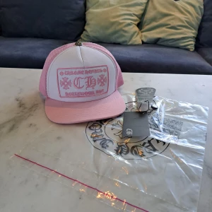Chrome Hearts keps - Säljer denna chrome hearts keps i ny  skick . Ej använd har kvar tillbehör! 