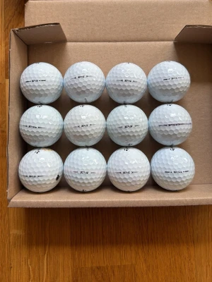 TaylorMade TP5 golfbollar 12-pack A-klass - TaylorMade TP5 golfbollar 12-pack A-klass