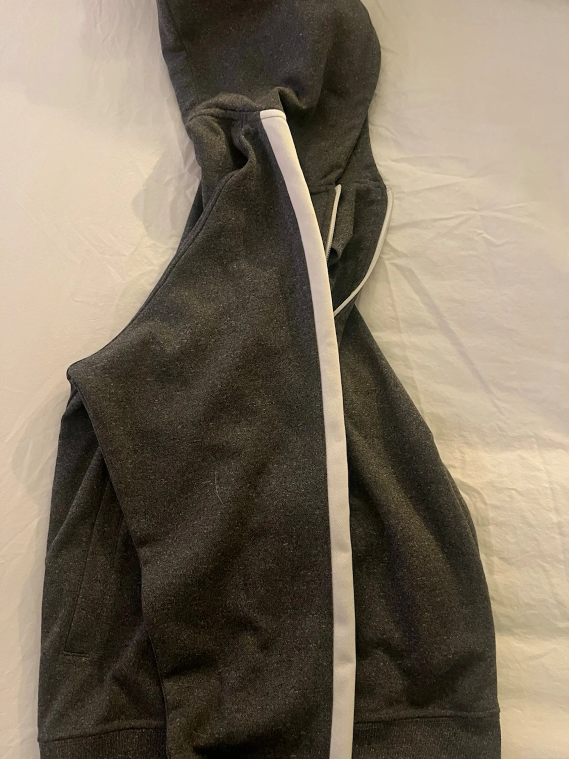 Mörkgrå hoodie från Fred Perry - 2