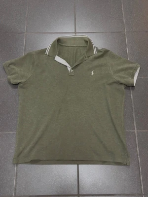 Ralph Lauren Pike - RAPLH LAUREN PIKE storlek M skick 9/10. Pris 219 kan diskuteras, fraktas samma dag!