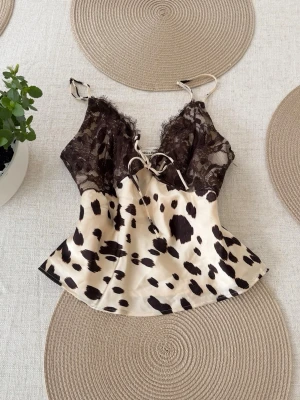 Abercrombie & fitch leopard print  - Storlek S. Finns dragkedja vid sidan. Skickas inom 24h. Se liknande plagg i min profil! 