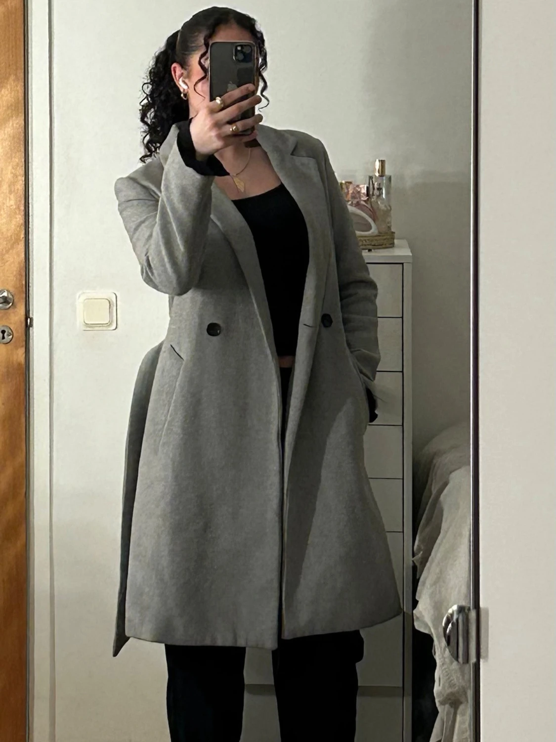 Ljusgrå klassisk kappa