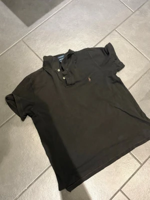 Raulph lauren piké - Skick; 9/10 inga defekter | Storlek; XL | Pris kan diskuteras vid en snabb och smidig affär! /Mvh nitro👨🏽‍🎨