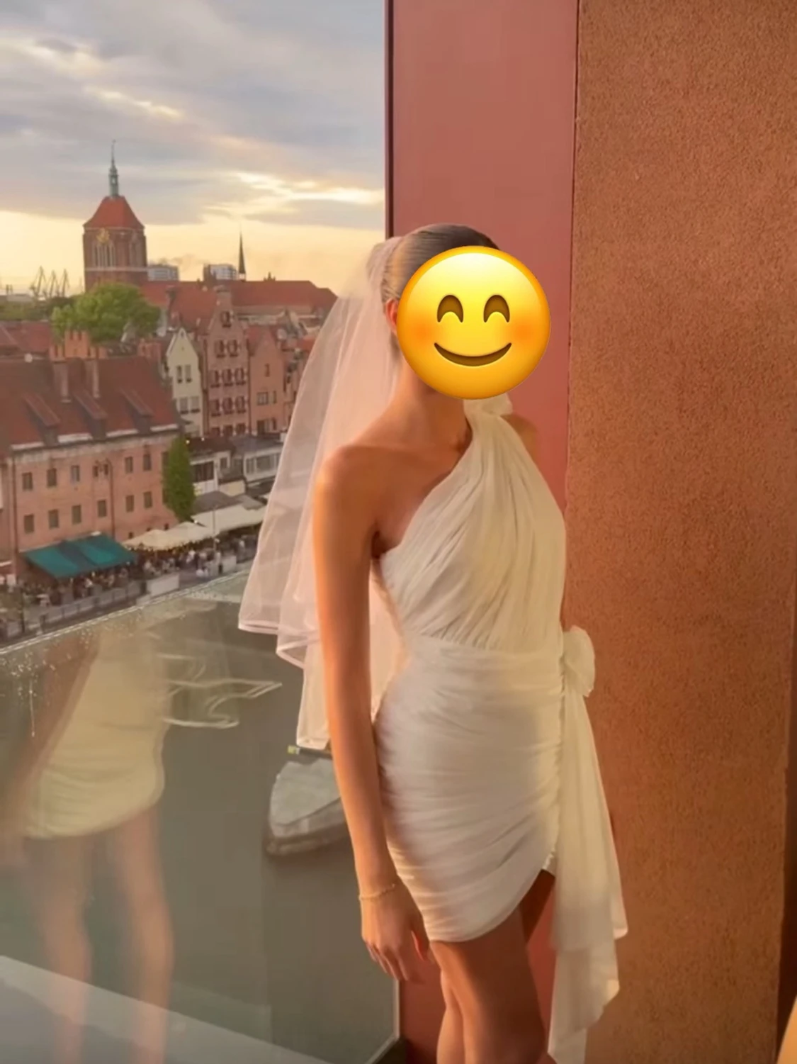 Vit klänning från Bella Barnett