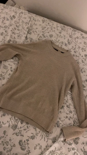 stickad tröja - stickad tröja från jack and jones storlek s men passar M också. 